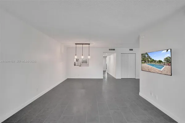 $264,900 | 9330 Lagoon Place, Unit 109, Davie, FL 33324