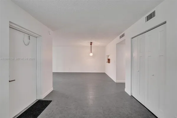 $264,900 | 9330 Lagoon Place, Unit 109, Davie, FL 33324