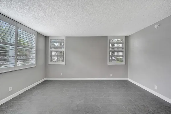 $264,900 | 9330 Lagoon Place, Unit 109, Davie, FL 33324