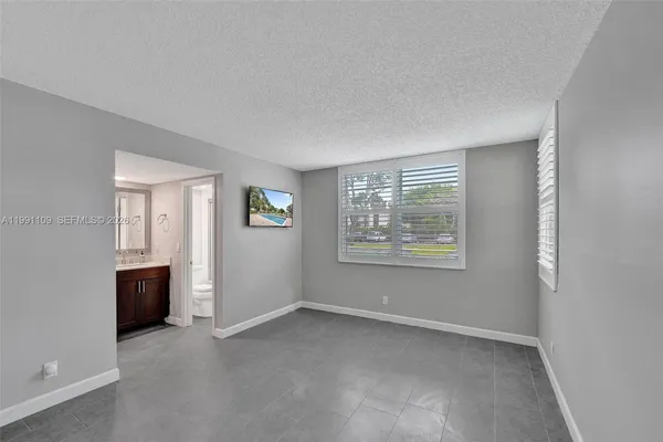 $264,900 | 9330 Lagoon Place, Unit 109, Davie, FL 33324