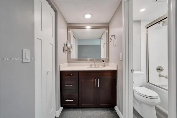 $264,900 | 9330 Lagoon Place, Unit 109, Davie, FL 33324
