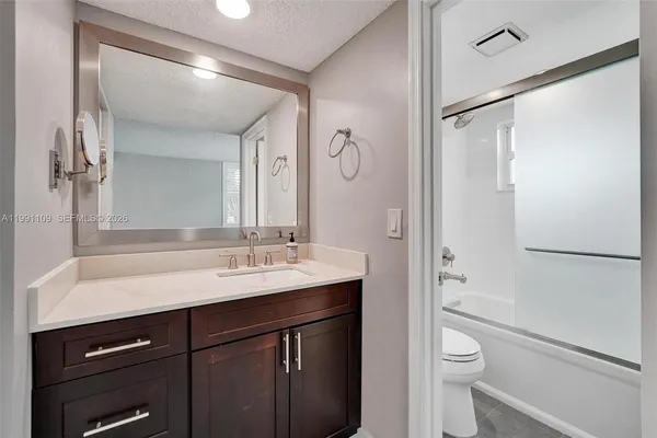 $264,900 | 9330 Lagoon Place, Unit 109, Davie, FL 33324