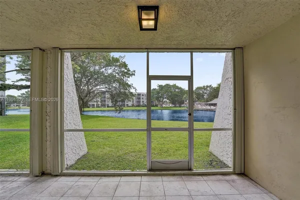 $264,900 | 9330 Lagoon Place, Unit 109, Davie, FL 33324