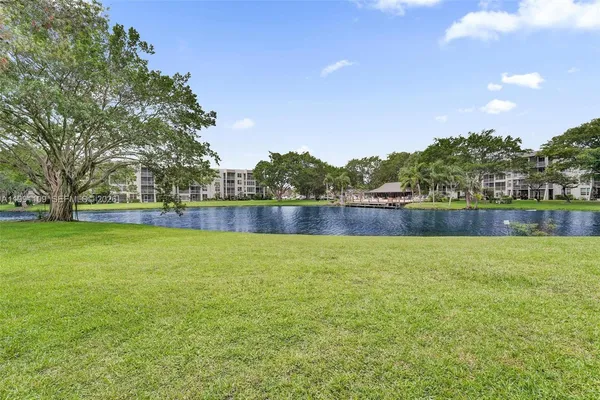 $264,900 | 9330 Lagoon Place, Unit 109, Davie, FL 33324