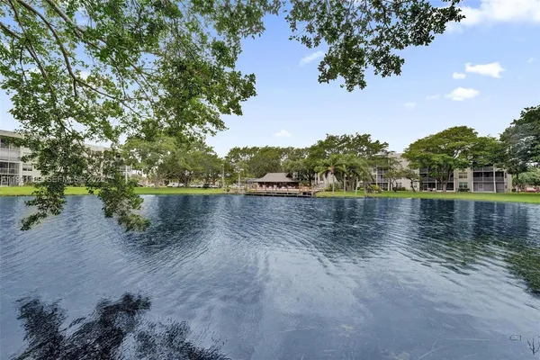 $264,900 | 9330 Lagoon Place, Unit 109, Davie, FL 33324