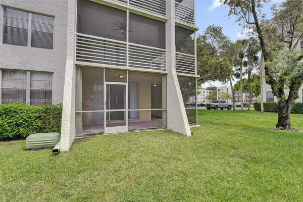 $264,900 | 9330 Lagoon Place, Unit 109, Davie, FL 33324