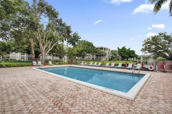 $264,900 | 9330 Lagoon Place, Unit 109, Davie, FL 33324