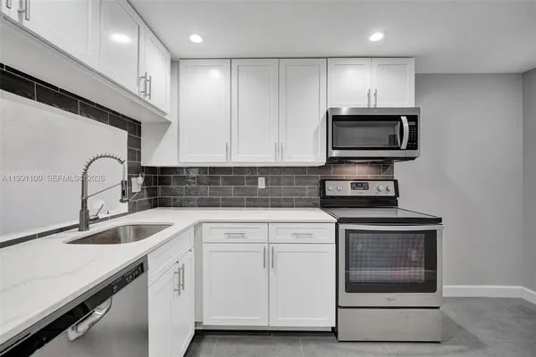 $264,900 | 9330 Lagoon Place, Unit 109, Davie, FL 33324