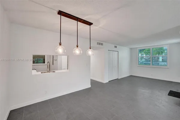$264,900 | 9330 Lagoon Place, Unit 109, Davie, FL 33324