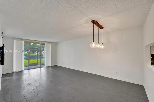 $264,900 | 9330 Lagoon Place, Unit 109, Davie, FL 33324
