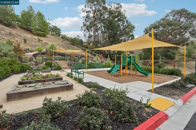 $725,000 | 512 Laurel Knoll Court, Martinez, CA 94553