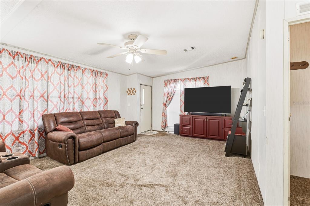 1586 Grapefruit Street Arcadia, FL 34266 - Photo 12 of 40 a living room with furniture and a flat screen tv
