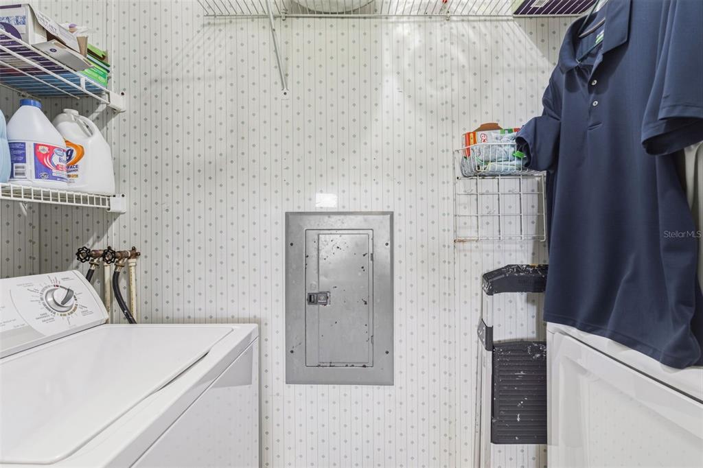 1586 Grapefruit Street Arcadia, FL 34266 - Photo 20 of 40 a utility room with dryer and washer