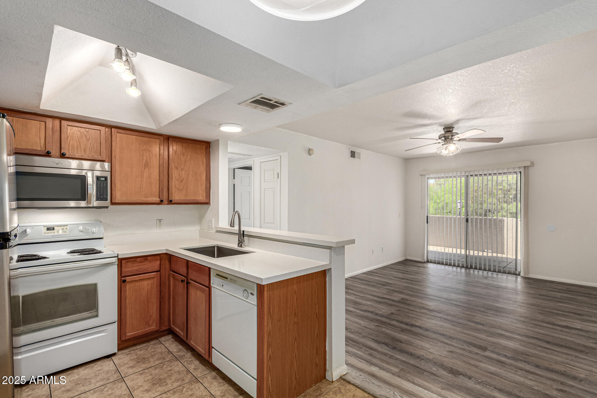 1720 East Thunderbird Road, Unit 1094 Phoenix, AZ 85022 - Photo 12 of 44 kitchen