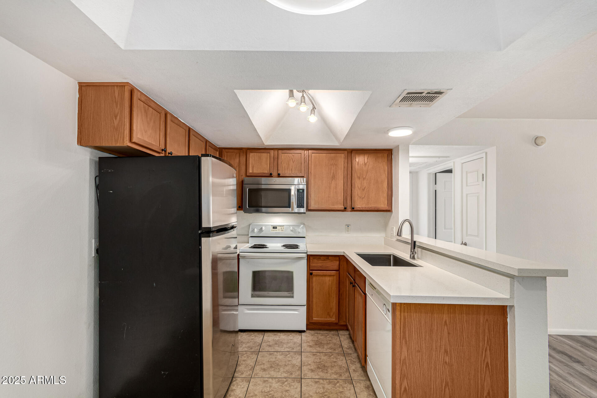1720 East Thunderbird Road, Unit 1094 Phoenix, AZ 85022 - Photo 13 of 44 kitchen