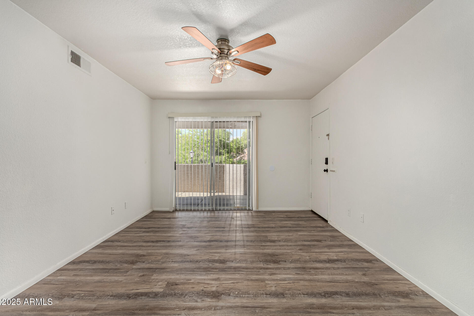 1720 East Thunderbird Road, Unit 1094 Phoenix, AZ 85022 - Photo 5 of 44 living room - main entry