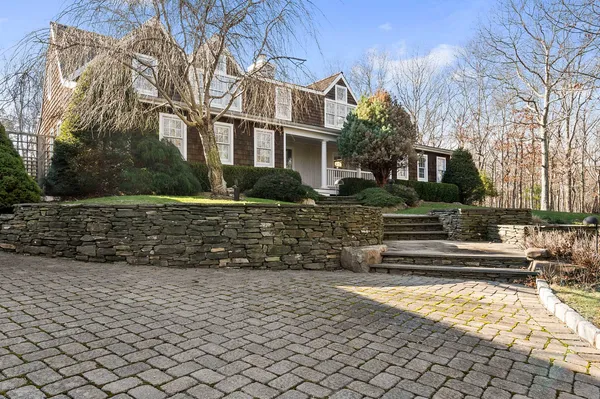 $80,000 | 580 Rte 114, East Hampton, NY 11937