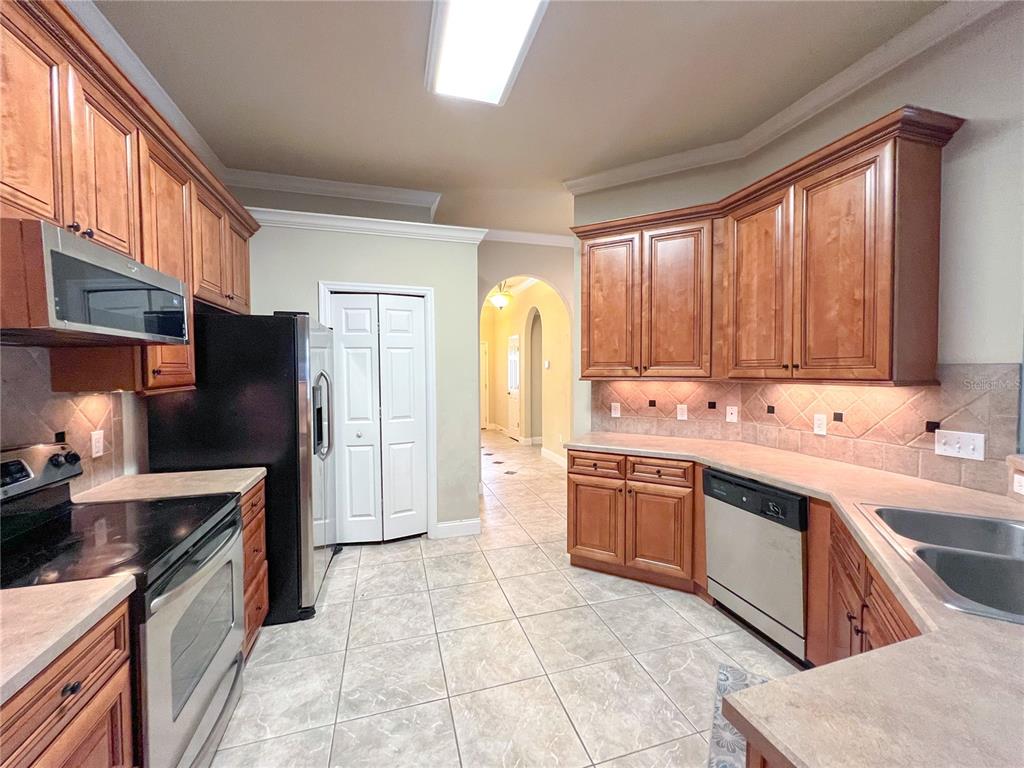 9048 Southwest 76th Avenue Gainesville, FL 32608 - Photo 2 of 17