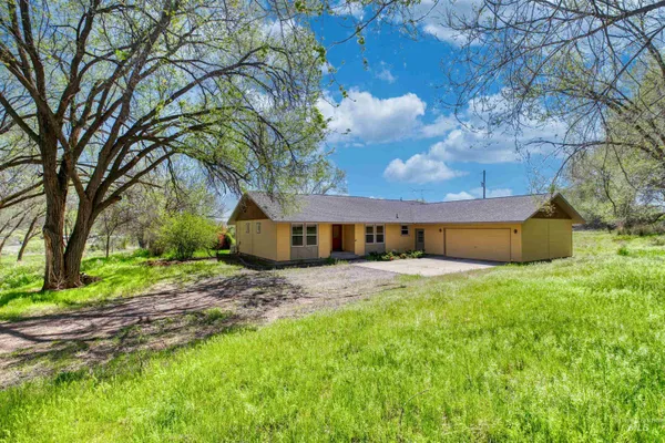 $365,000 | 1295 15th Street, Vale, OR 97918