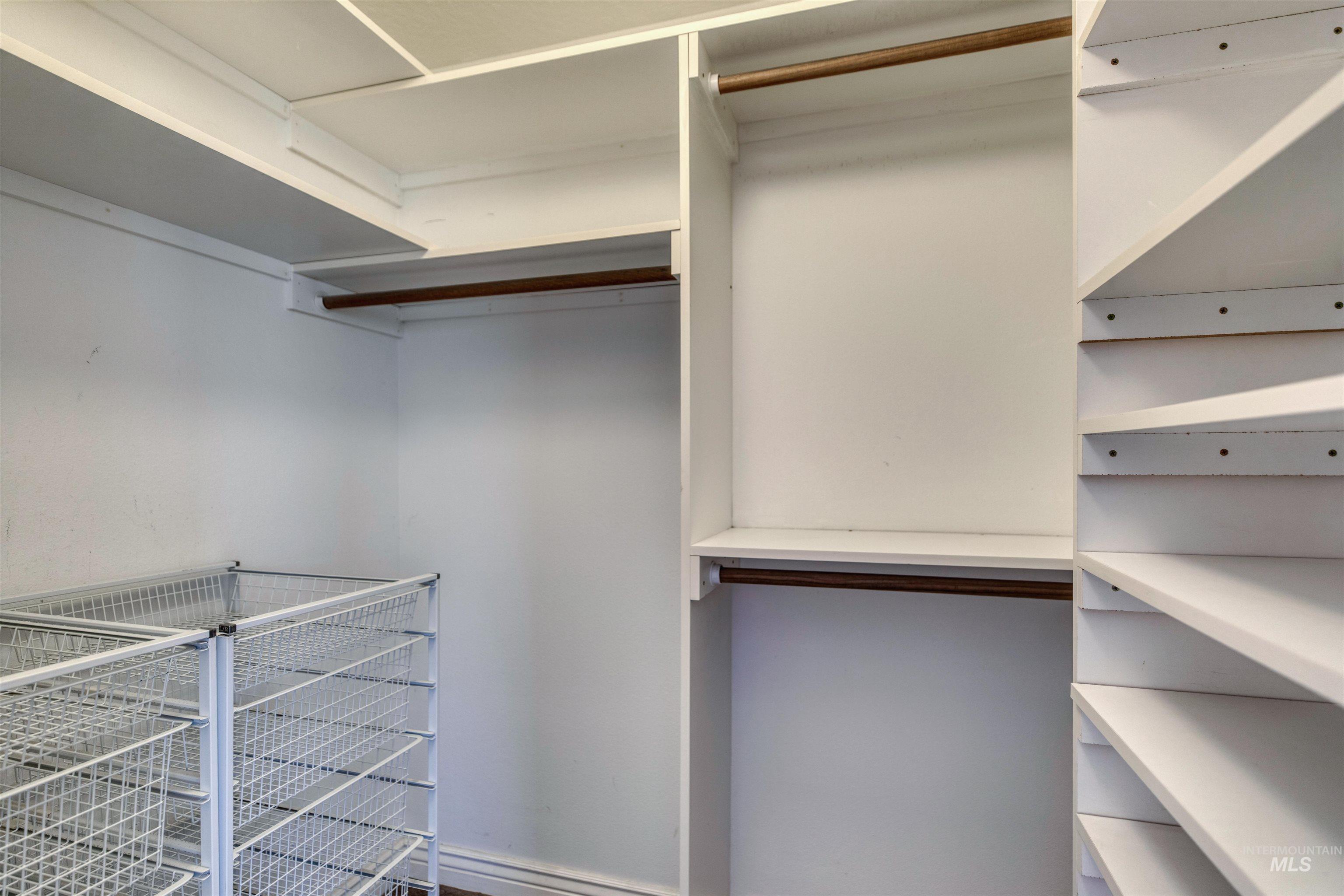 1295 15th Street Vale, OR 97918 - Photo 16 of 50 View of walk in closet