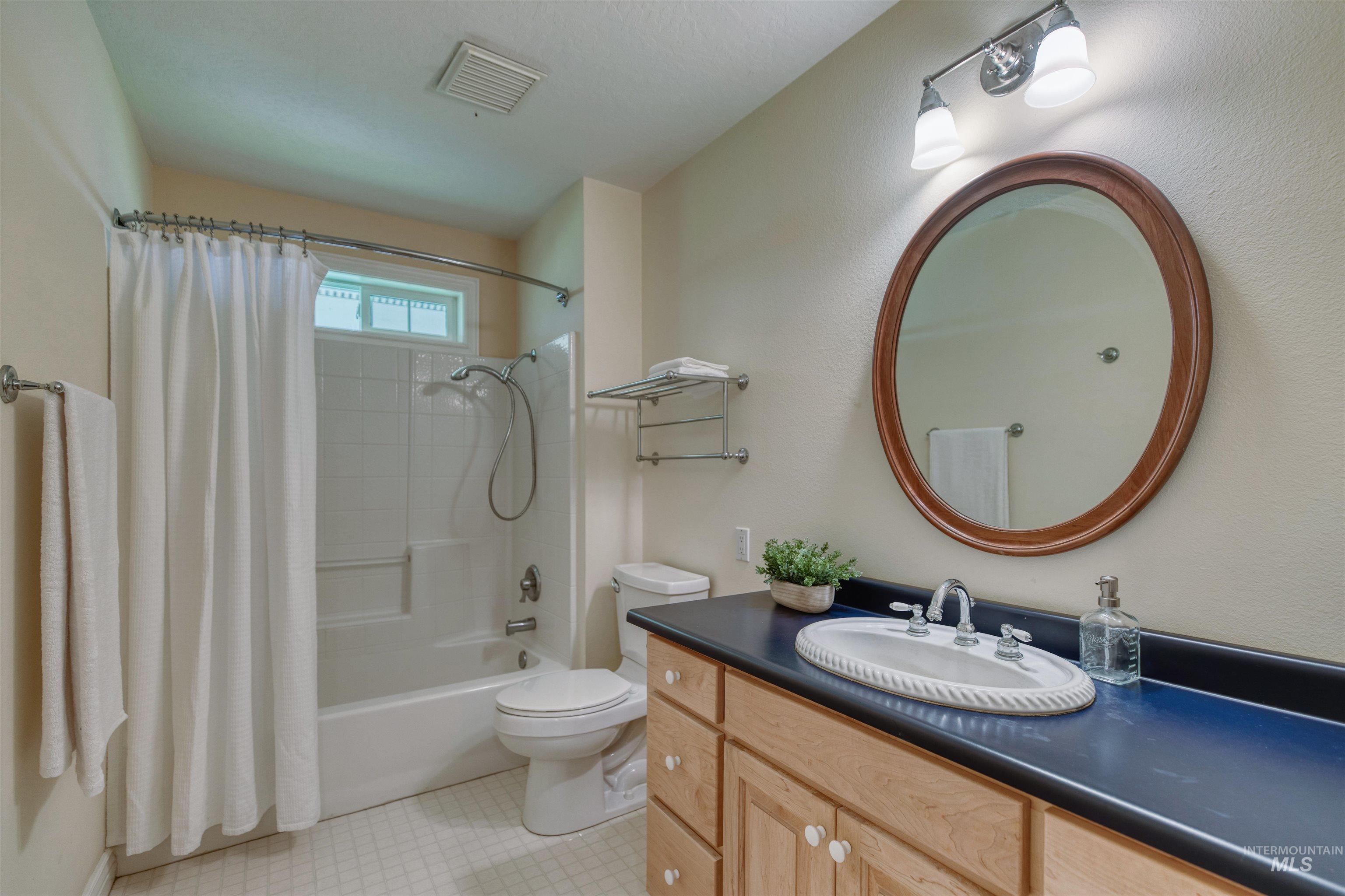1295 15th Street Vale, OR 97918 - Photo 19 of 50 Full bath with vanity and shower / bath combo