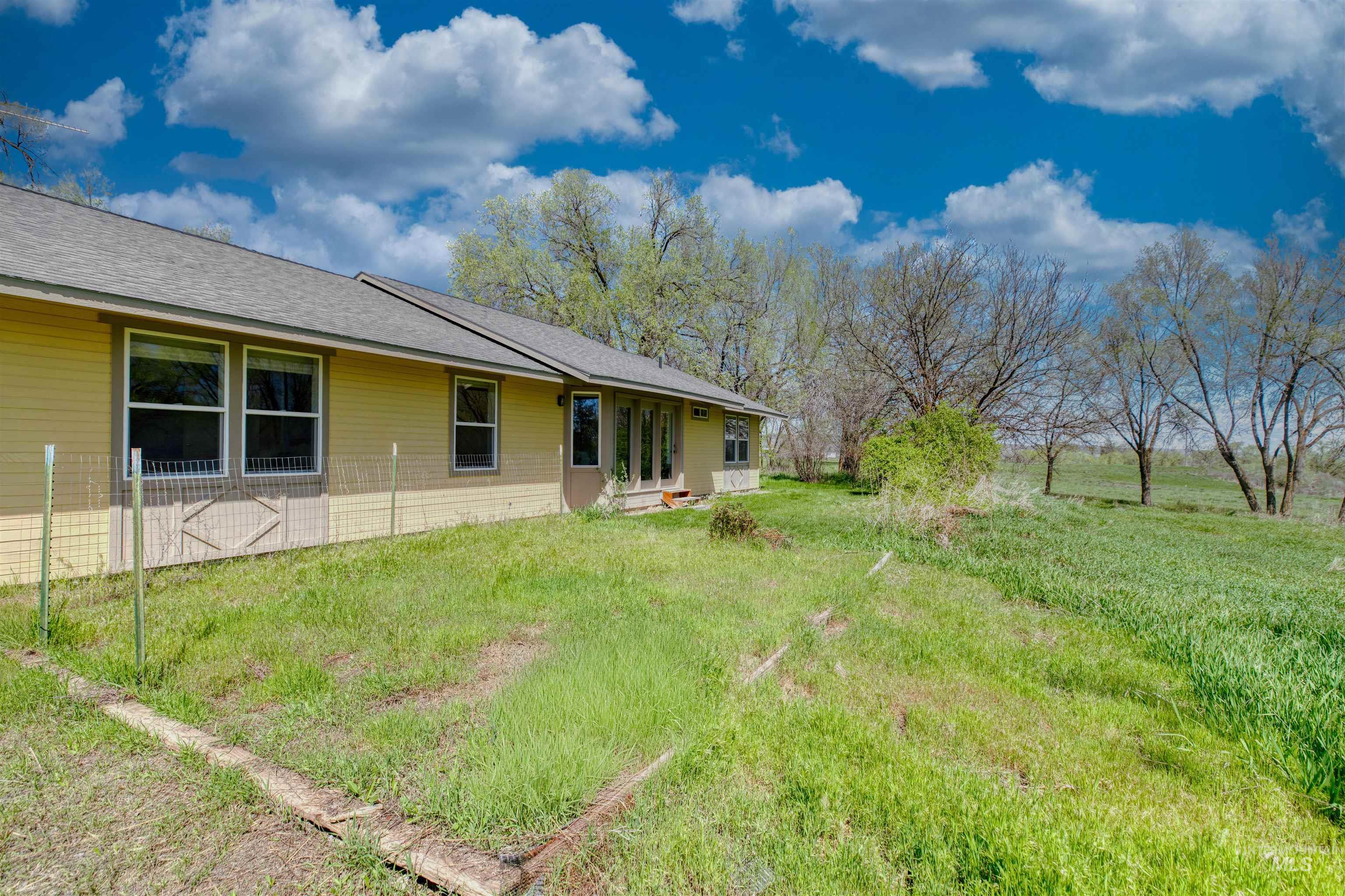 1295 15th Street Vale, OR 97918 - Photo 33 of 50 View of grassy yard