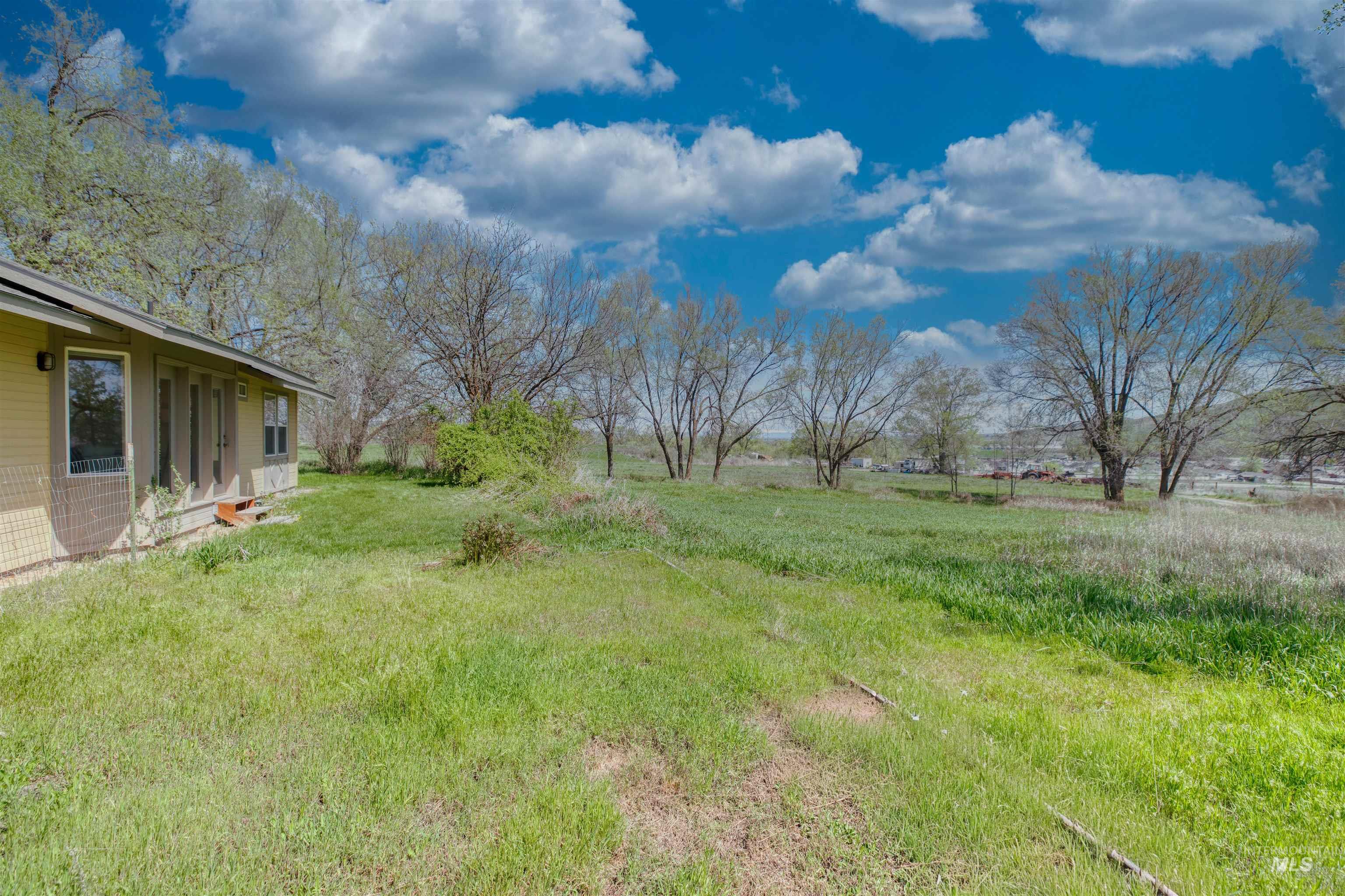 1295 15th Street Vale, OR 97918 - Photo 34 of 50 View of green lawn