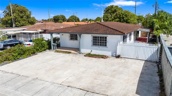 $4,000 | 361 East 39th Street, Unit 1, Hialeah, FL 33013