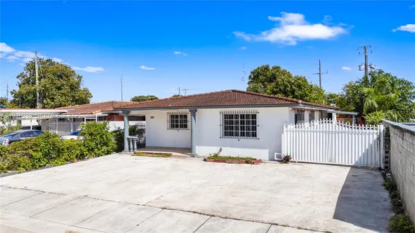 $4,000 | 361 East 39th Street, Unit 1, Hialeah, FL 33013