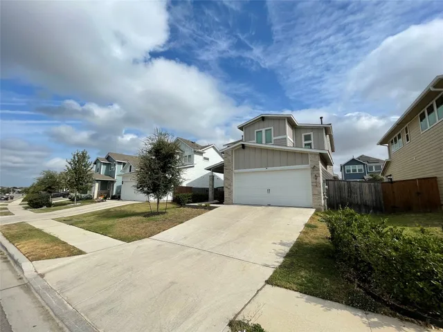 a view of a back yard of the house
