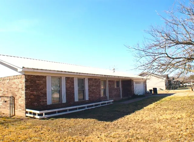 $189,900 | 511 California Street, Clyde, TX 79510