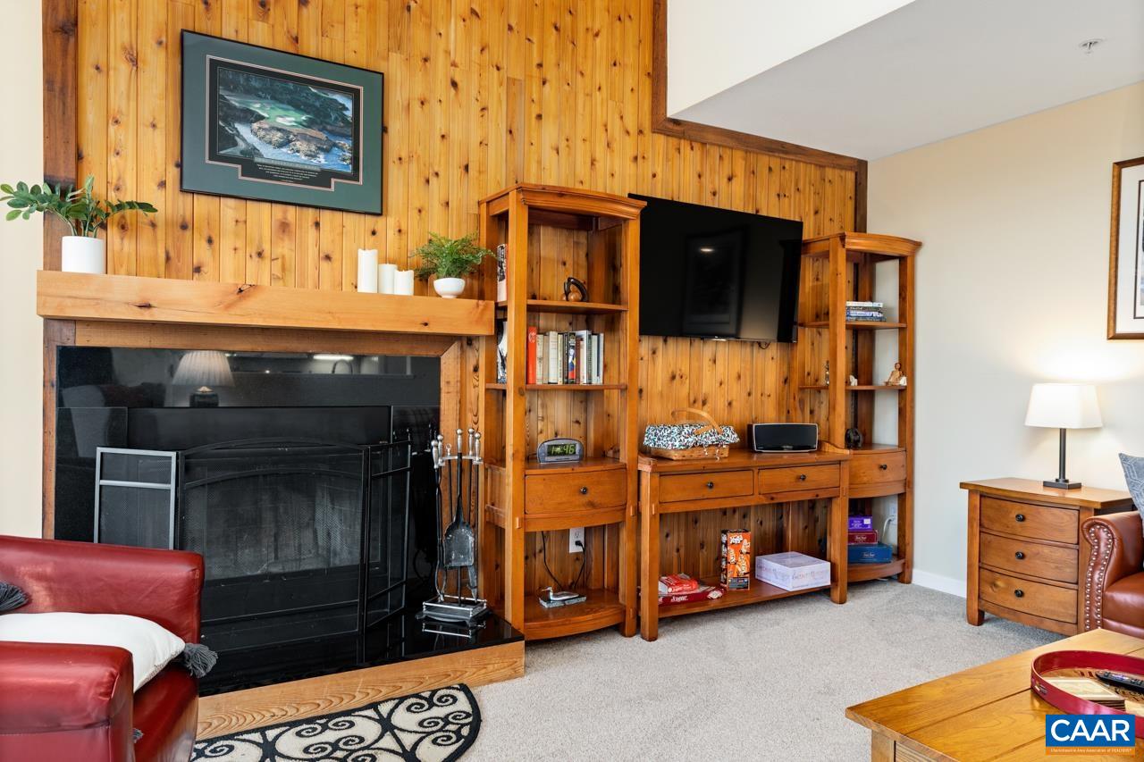 2078 Stone Ridge Roseland, VA 22967 - Photo 12 of 39 a view of a livingroom with workspace and a couch