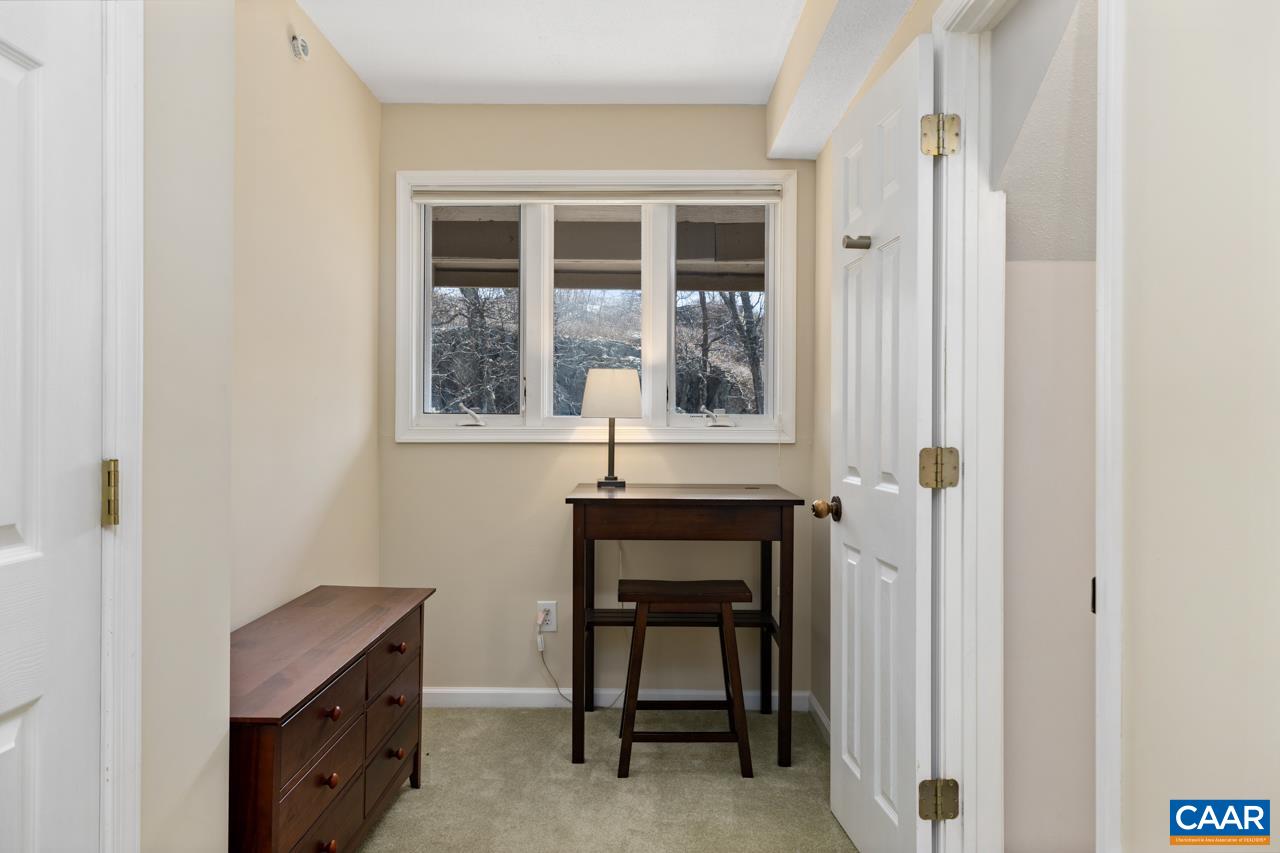 2078 Stone Ridge Roseland, VA 22967 - Photo 29 of 39 a view of an entryway with table and chair