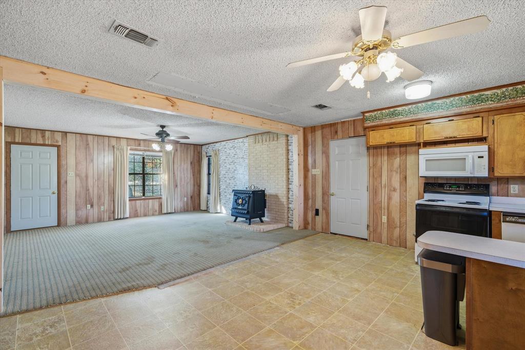 276 Point Tx 75472 Point, TX 75472 - Photo 14 of 18 a view of an empty room with window and cabinet