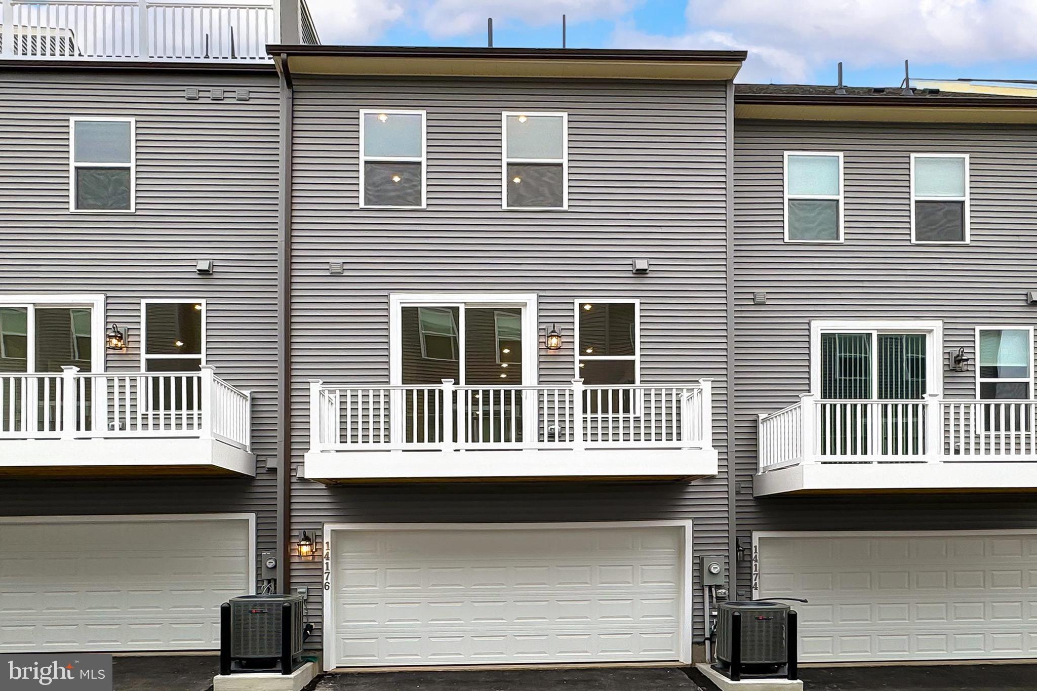 14176 Gypsum Loop Chantilly, VA 20151 - Photo 2 of 43