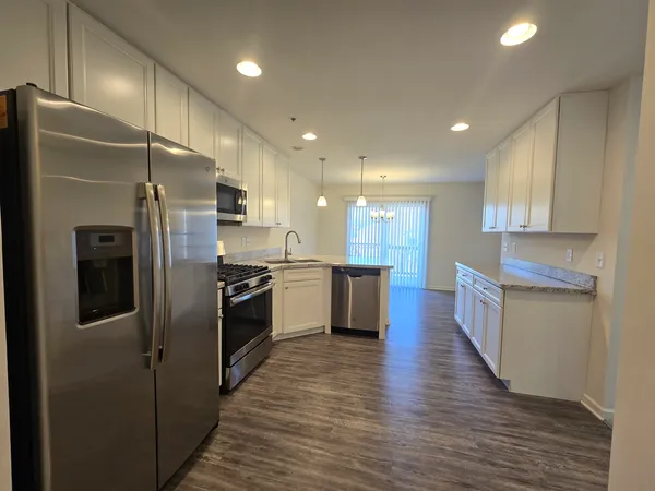 $2,400 | 7106 Country Club Hills Drive, Fox Lake, IL 60020