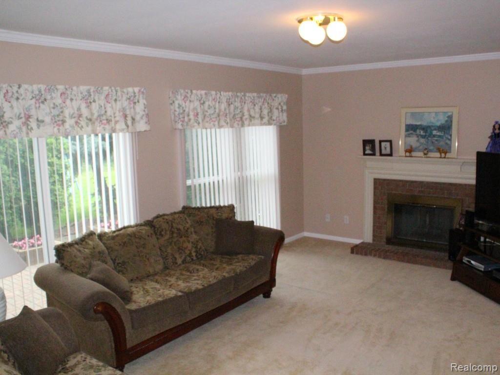 24691 Jamestowne Road Novi, MI 48375 - Photo 4 of 29 4.jpg