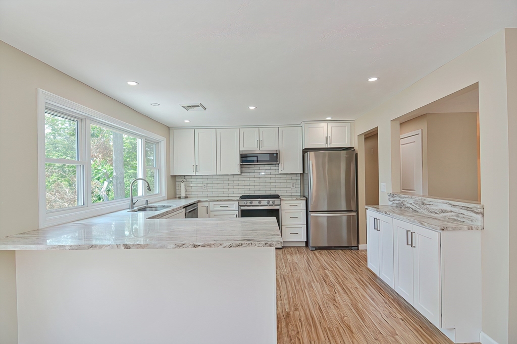 36 Birch Island Road Webster, MA 01570 - Photo 5 of 32