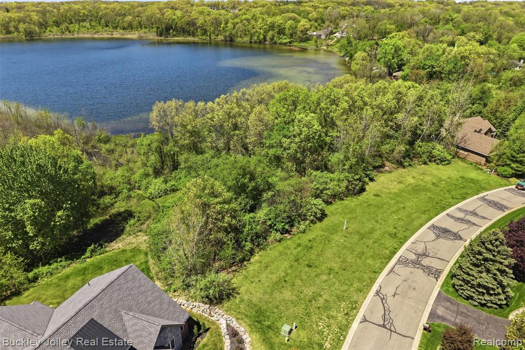 5988 Nottingham Point Brighton, MI 48116 - Photo 4 of 7