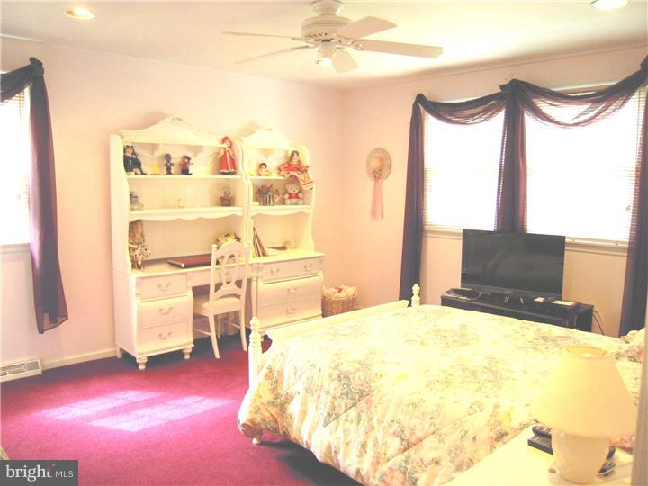 210 Church Road Cheltenham, PA 19027 - Photo 14 of 25 Bedroom 3