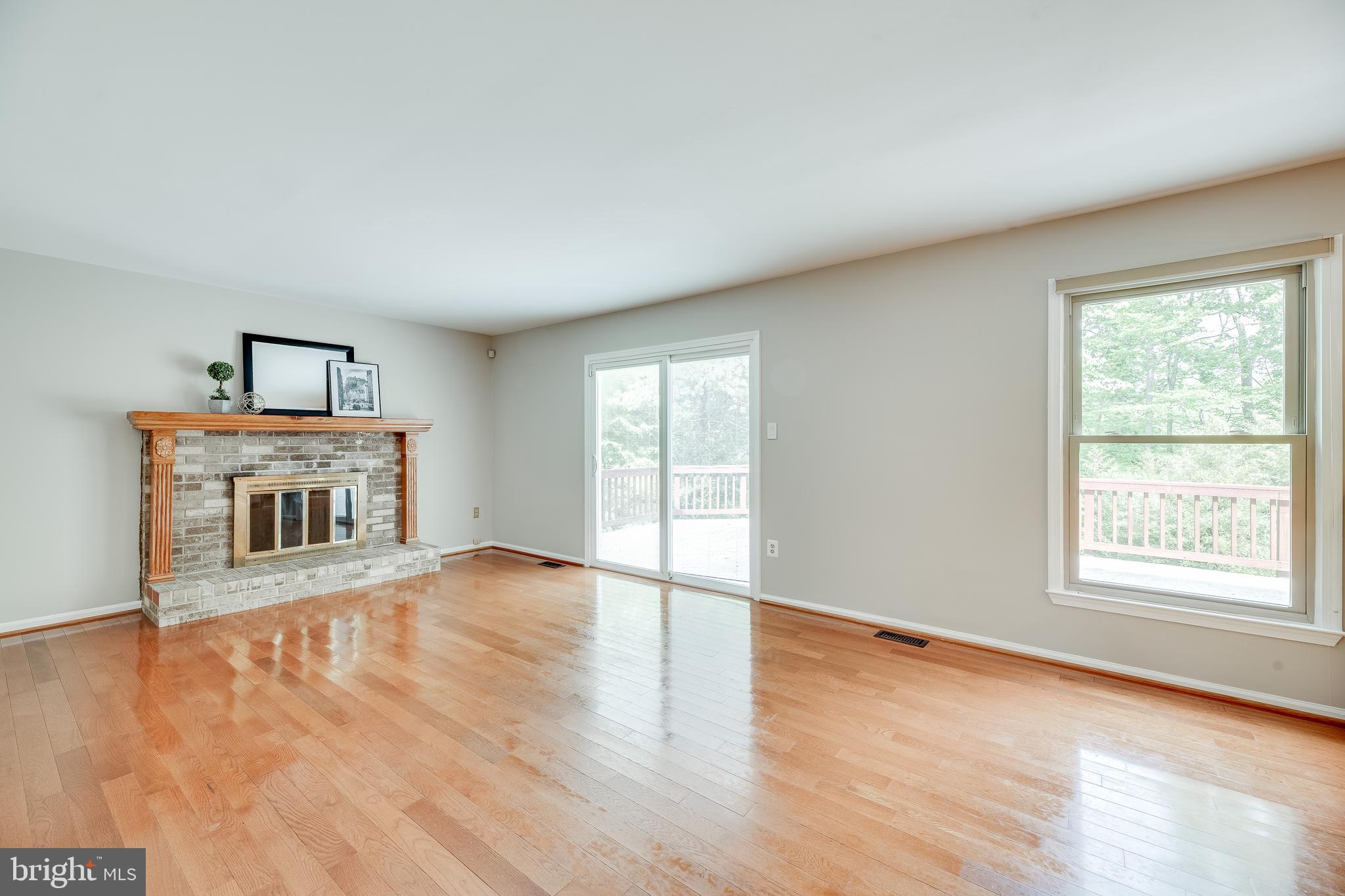 8290 Lindside Way Springfield, VA 22153 - Photo 8 of 43 Family Room with access to deck!