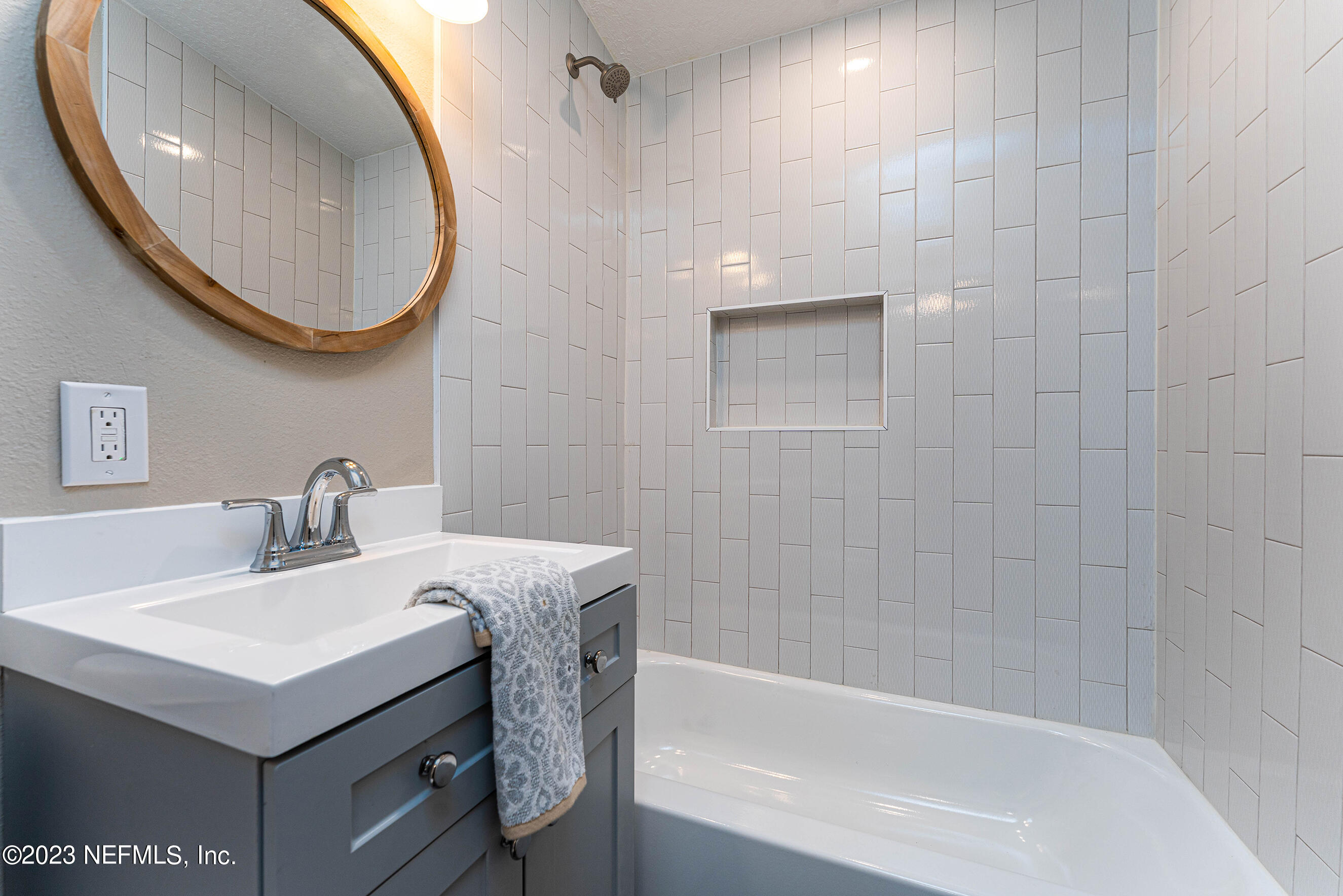 939 Westgate Drive Jacksonville, FL 32221 - Photo 15 of 31 a bathroom with a sink a bathtub and a mirror