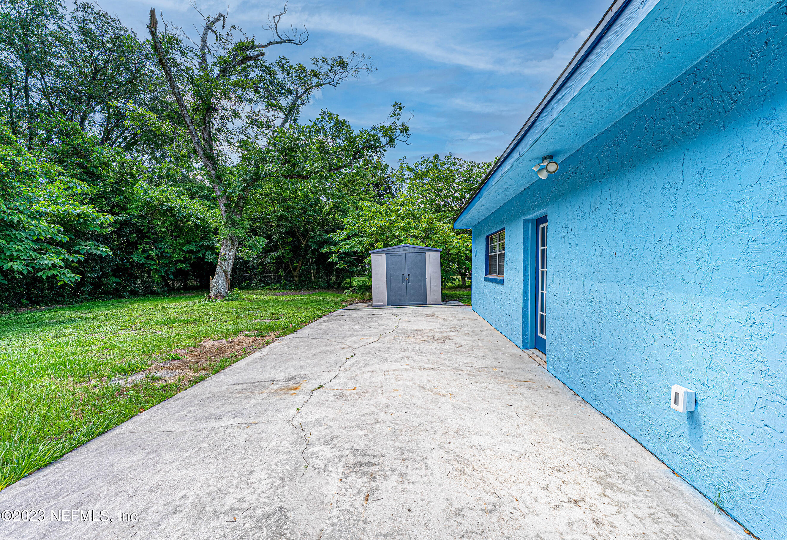939 Westgate Drive Jacksonville, FL 32221 - Photo 28 of 31 a view of a back yard with green space