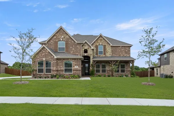 $793,177 | 1001 East Hidden Lks Drive, DeSoto, TX 75115