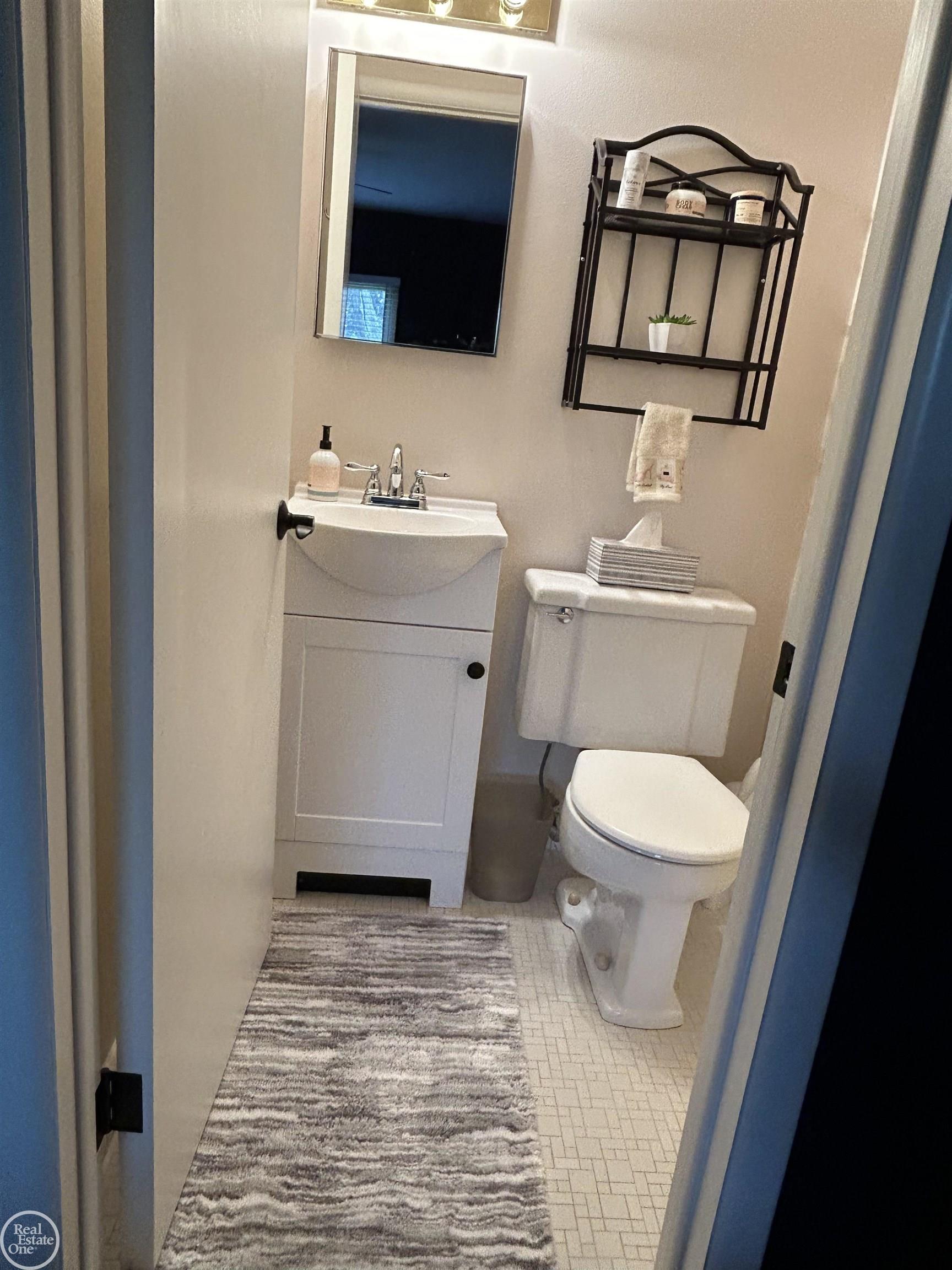 898 North Adams Road Birmingham, MI 48009 - Photo 13 of 22 50174884-c376ee3c-b8b7-433c-83a4-d86431093ce7.JPG