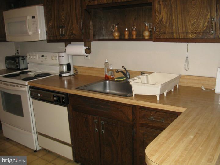 114 Albemarle Road Hamilton Square, NJ 08690 - Photo 11 of 22 Kitchen