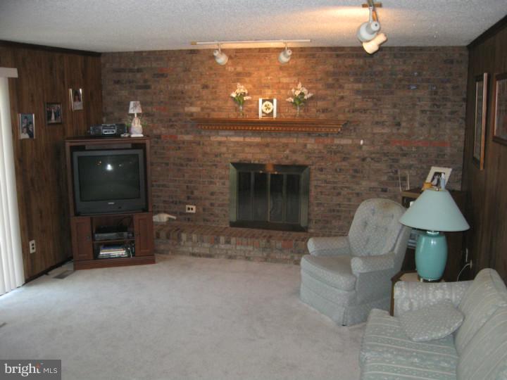 114 Albemarle Road Hamilton Square, NJ 08690 - Photo 12 of 22 Family Room