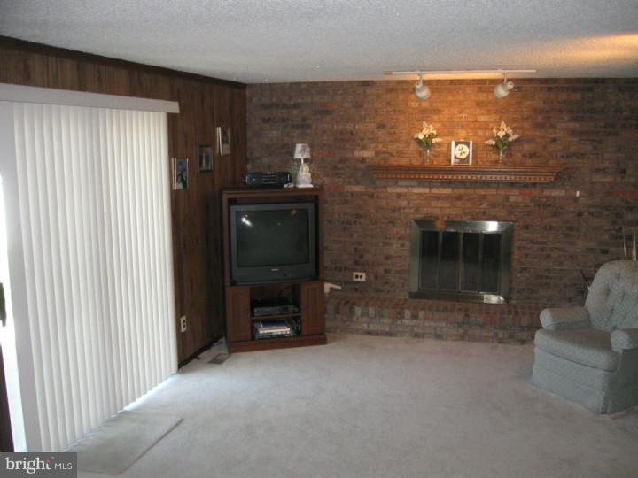 114 Albemarle Road Hamilton Square, NJ 08690 - Photo 13 of 22 Family Room