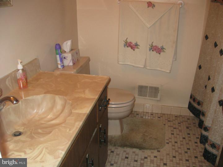 114 Albemarle Road Hamilton Square, NJ 08690 - Photo 16 of 22 Bathroom