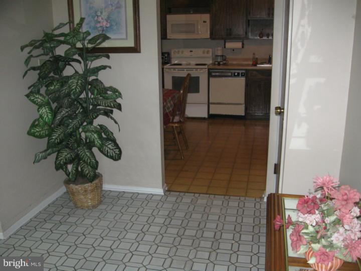 114 Albemarle Road Hamilton Square, NJ 08690 - Photo 4 of 22 Foyer